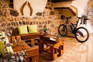 a living room with a bike and a couch at La Casa del Castell in Horta de San Joan