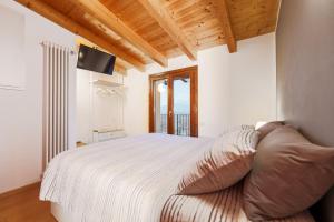 a bedroom with a bed and a tv on a wall at Bergamo bnb in Villa di Serio