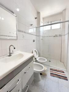 Ванная комната в Apartamento 4 quartos, 3 banheiros, vista para o mar Pitangueiras, sacada, 1 vaga de garagem, apenas 50 metros do mar