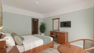 Un pat sau paturi într-o cameră la Hotel Comandor
