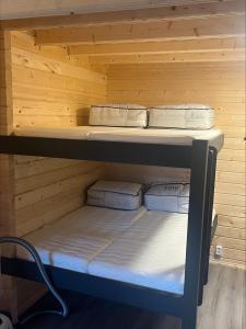 Postel nebo postele na pokoji v ubytování Ylserod Camping