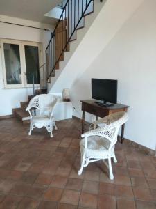 Μια τηλεόραση ή/και κέντρο ψυχαγωγίας στο Camere Casa Rosa Isola