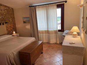 a bedroom with a bed and a window and a table at Casa Ada romantico appartamento in Chia