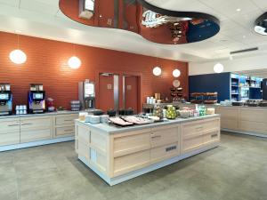 パリにあるB&B HOTEL Paris 17 Batignollesのレストラン