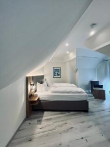 a bedroom with a large bed in a attic at Hotel-Restaurant Zum Schwanen in Wermelskirchen