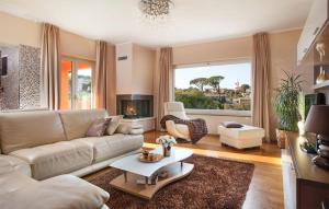 Χώρος καθιστικού στο Nice Home In Karojba With Sauna