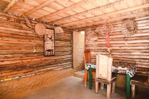 a room with a wooden wall in a house at Cabana Juriti in Camaçari