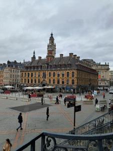 Nespecifikovaný výhled na destinaci Carvin nebo výhled na město při pohledu z penzionu