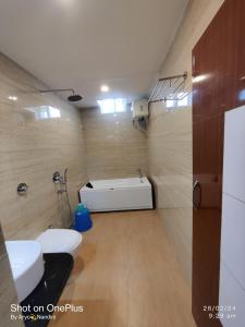 Koupelna v ubytování RIVA New Digha