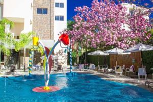 A piscina localizada em Apartamento Le Jardin ou nos arredores