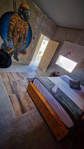 Una cama o camas en una habitación de Urban Hostal San Gil- Piscina Restaurante Bar