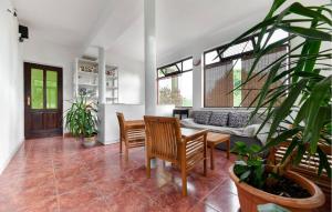 Posedenie v ubytovaní Six-Bedroom Holiday Home In Sv, Filip I Jakov