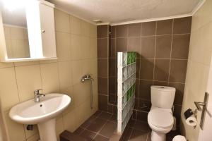 A bathroom at Luca Apartments Még 37 kép
