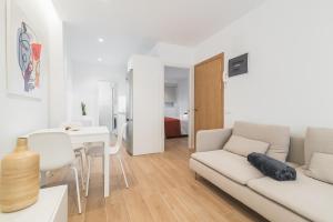 Posezení v ubytování Home2Book Comfy & Chic Apartment near the Beach
