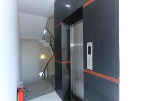 a hallway with a black and orange wall at OYO 1064 Phat Tai Hotel And Apartment in Da Nang