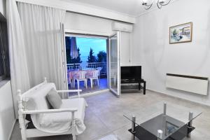 A seating area at Luca Apartments