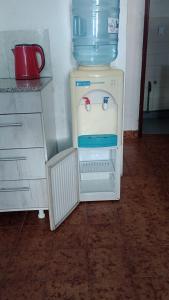 a small refrigerator with a bucket on top of it at Sencillo y cálido Monoambiente en S Fernando in San Fernando