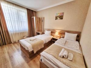 Postelja oz. postelje v sobi nastanitve Sunshine Kazbegi