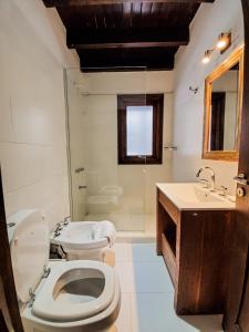 A bathroom at RentUp - Casa de ensueno para 7 personas en San Martin de los Andes