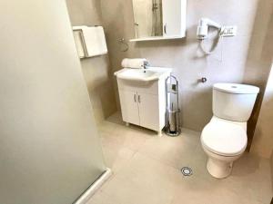 Ένα μπάνιο στο Hotel Algo