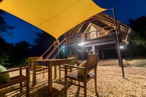 Patio nebo venkovní prostory v ubytování Glamping Wilpattu by Thamaravila