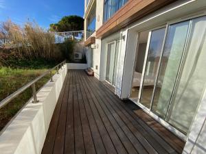 Ein Balkon oder eine Terrasse in der Unterkunft L'AZUREA Front de Mer