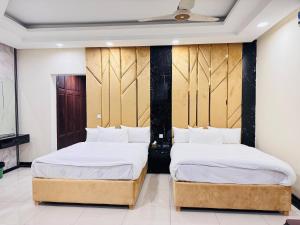 Tempat tidur dalam kamar di Rose Valet Guest House