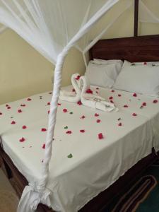 Postel nebo postele na pokoji v ubytování kua garden cottage