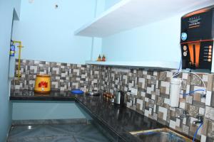 Ένα μπάνιο στο Indra Apartment