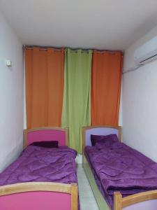 מיטה או מיטות בחדר ב-Home, Comfort and Served