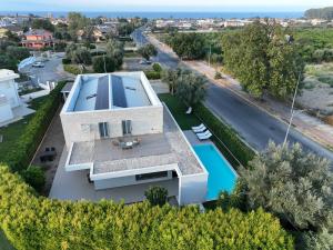 an aerial view of a house with a swimming pool at Villa Fiorentino in Rossano