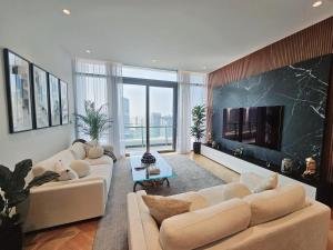Posezení v ubytování Luxury Penthouse at Dubai Marina 360 Marina Views