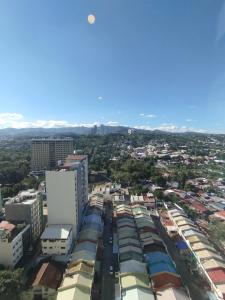 uma vista aérea de uma cidade com edifícios em Cebu Avida Riala T4 1911 IT Park em Cebu