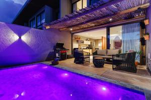 a swimming pool with purple lighting in a house at Pysá Zero Um in São Miguel dos Milagres