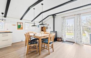 Kuchyň nebo kuchyňský kout v ubytování Holiday Home Nøddehaven Iii