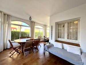 Fotografia z galérie ubytovania Calderon Casa Muy cerca de la Playa v destinácii Roses