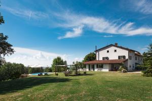 a white house with a yard with a soccer ball at B&B Il Poggio di Gavi in Gavi