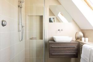 Ένα μπάνιο στο Central Chichester 3bd Mews House For Up To 6