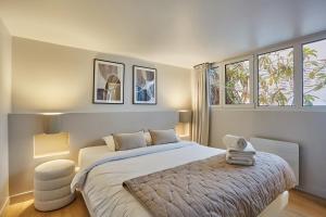 Apartment Center of Paris by Studio prestige