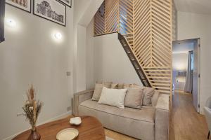 Apartment Center of Paris by Studio prestige