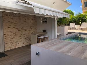 Bazen u objektu Joli studio le Caribbean Tropical ili u blizini