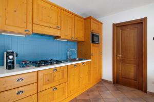 Kuchyň nebo kuchyňský kout v ubytování Residence Larice Bianco App n5