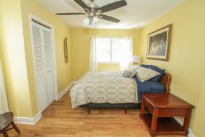 a bedroom with a bed and a ceiling fan at Homey Single Family on Old Orchard in Cornwall