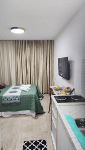 Una cama o camas en una habitación de Studio Encantador a Beira Mar e Próximo do Centro de Convenções