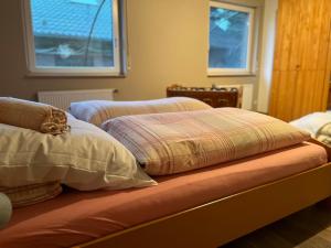 Postel nebo postele na pokoji v ubytování Großes Haus mit Top-Garten mitten in Haselünne