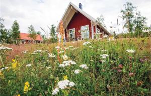 Κήπος έξω από το Awesome Home In Holmsjö With Wifi