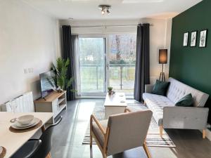 a living room with a couch and a table at Luxury Canal-side Apartment, Hemel Hempstead, Free parking, Perfect for Contractors in Hemel Hempstead