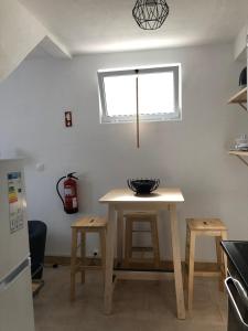 Dapur atau dapur kecil di WelcomeBuddy - Uma Casa na Caloura - Blue & Beach