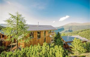 a log home with mountains in the background at Awesome Home In Turrach With 5 Bedrooms And Sauna in Turracher Hohe