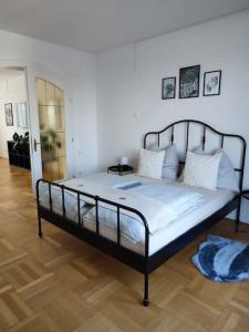 a large bed in a room with a wooden floor at Maisonette Wohnung 110qm in Linz. in Linz